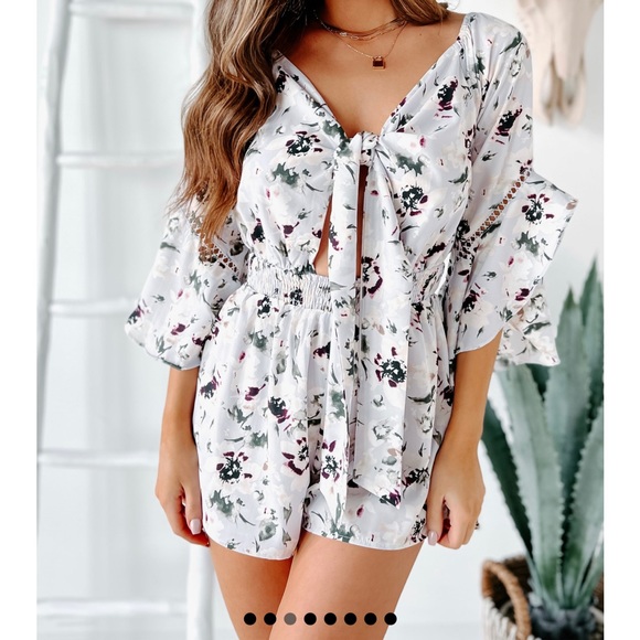 Floral Day Dream Cut Out Floral Romper - Picture 3 of 5